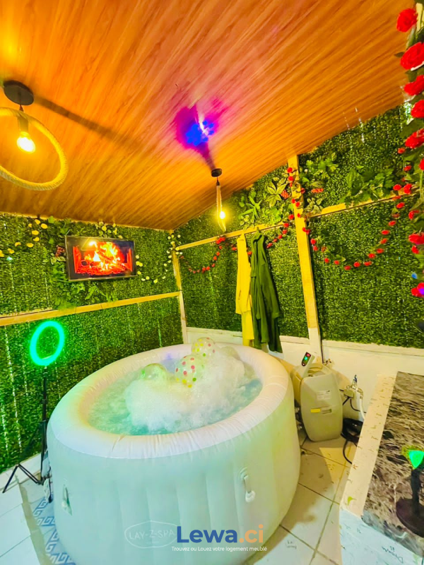 studio meublé avec jacuzzi disponible  Abidjan